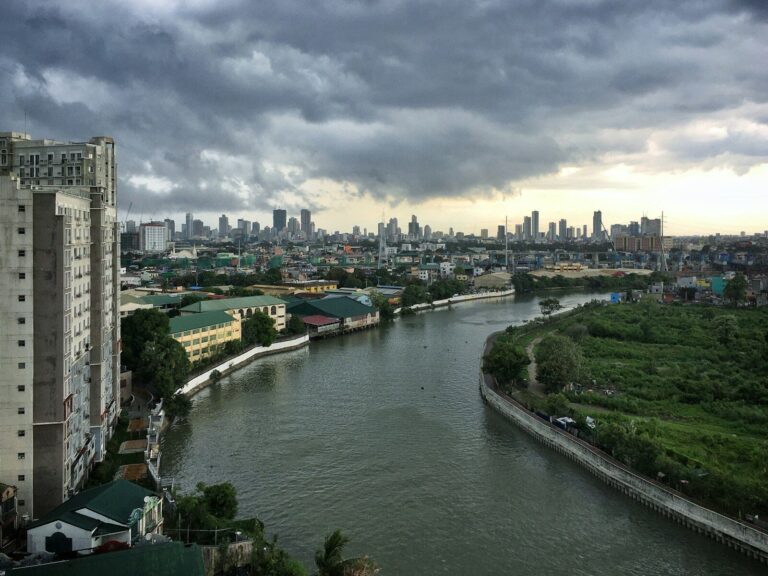when it's raining in manila pero luha ko lang pala